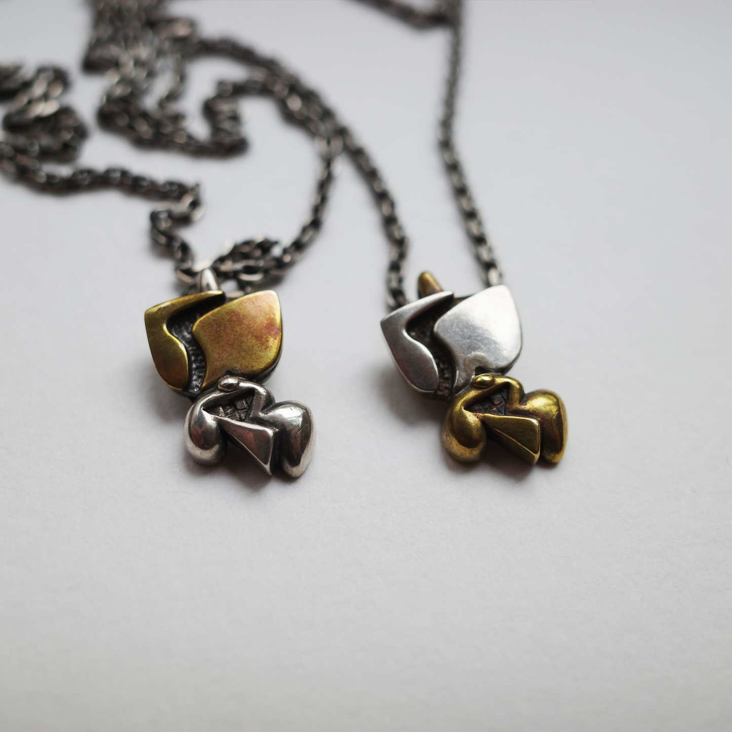 Remio R Pendant and Chain