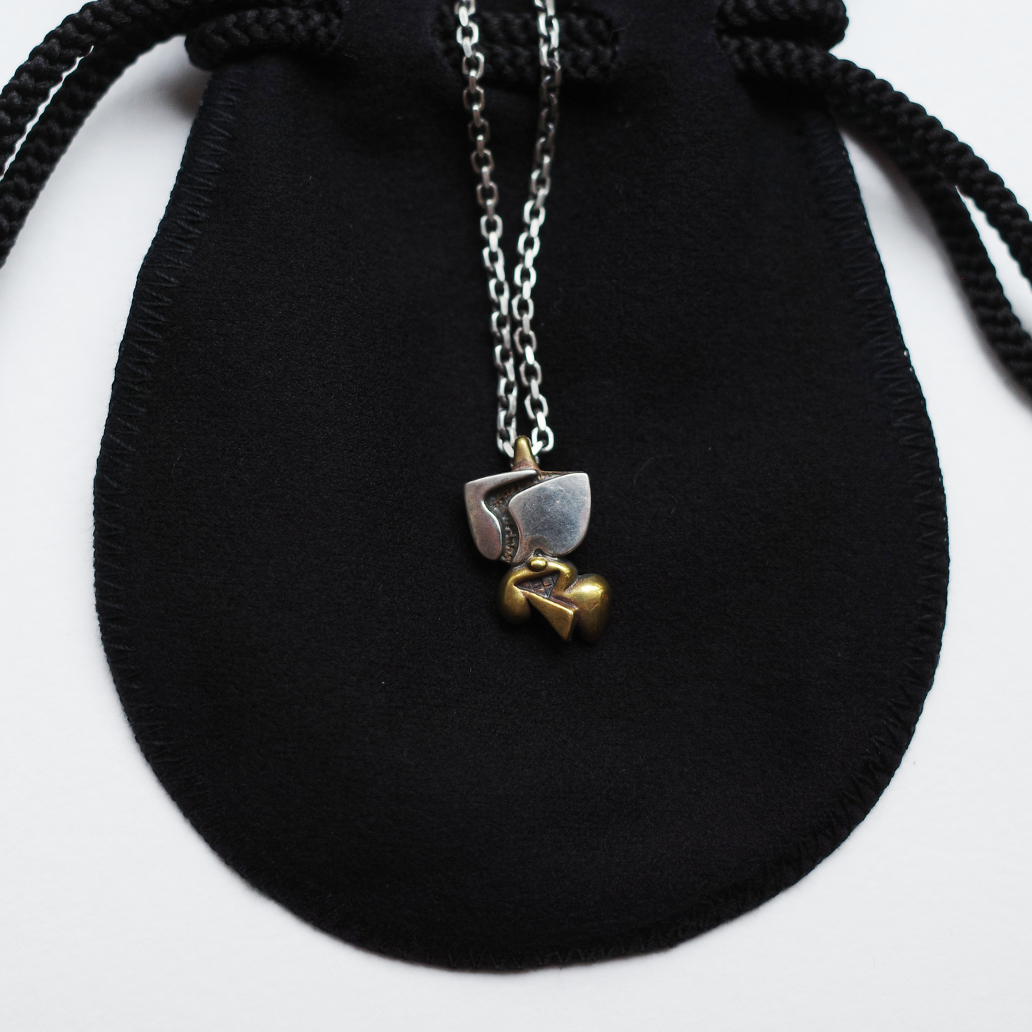 Remio R Pendant and Chain